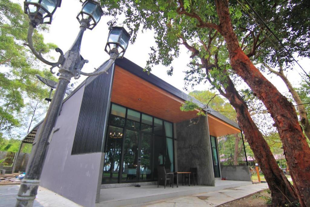 Baan Chao Mai Beach House Trang Exterior foto